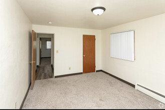 Cedar Apartments in Fargo, ND - Building Photo - Building Photo