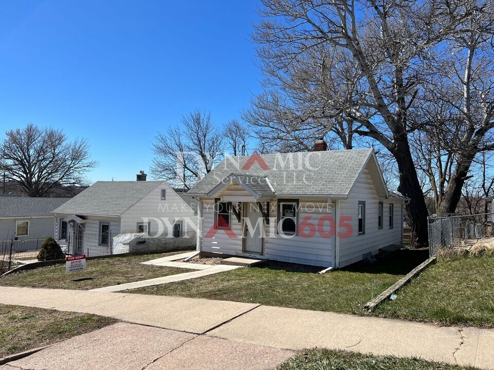 403 S Wayland Ave in Sioux Falls, SD - Building Photo