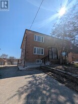 28 Leduc Dr in Toronto, ON - Building Photo