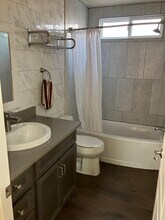 22612 Rockford Dr in Lake Forest, CA - Foto de edificio - Building Photo