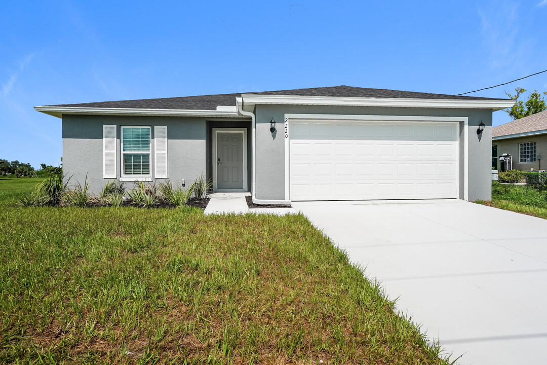 2220 NE 22nd Pl, Unit Cando Villa Apt. 303 in Cape Coral, FL - Building Photo