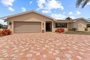 410 Surf Rd in Melbourne Beach, FL - Building Photo