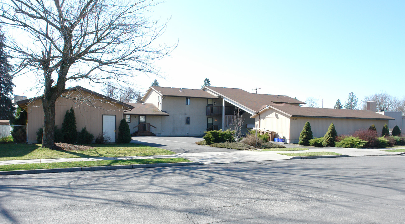 2307 W Cleveland Ave in Spokane, WA - Foto de edificio