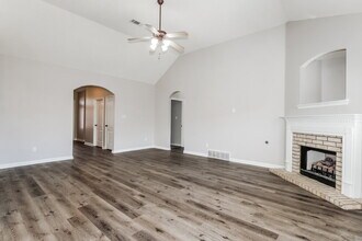 1516 Sawmill Creek Ln in Cordova, TN - Foto de edificio - Building Photo