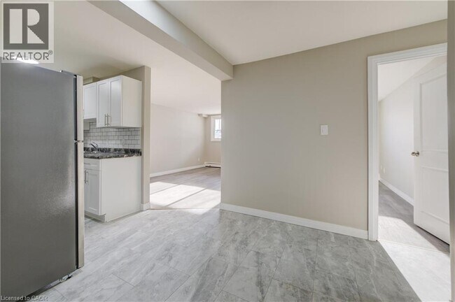 82 Elgin St S in Cambridge, ON - Building Photo - Building Photo