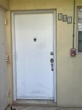 427 Santander Ave, Unit 101 in Coral Gables, FL - Building Photo - Building Photo