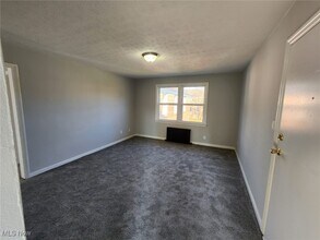 1832 Forest Hills Blvd in East Cleveland, OH - Building Photo - Building Photo