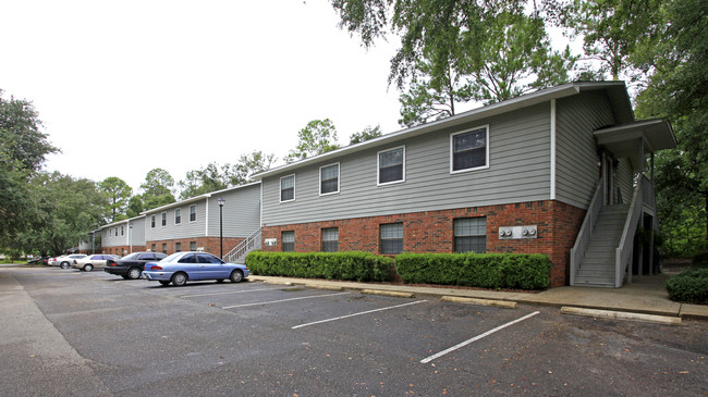 Camden Place Apartments in Tallahassee, FL - Foto de edificio - Building Photo