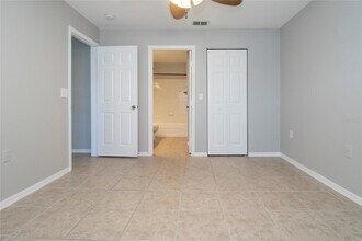 8932 Manor Loop, Unit 104 in Lakewood Ranch, FL - Building Photo - Building Photo