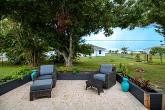 2124 NE 7th Pl in Cape Coral, FL - Building Photo - Building Photo