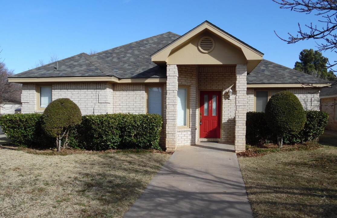 101 Utica Ave in Lubbock, TX - Foto de edificio