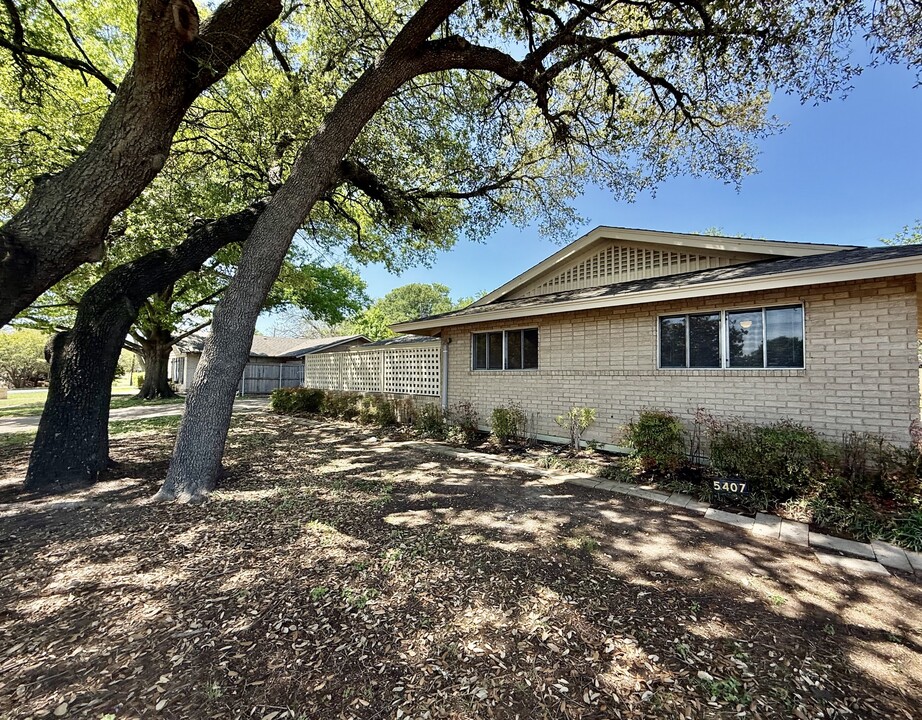5407 Laurel Lake Dr in Waco, TX - Building Photo