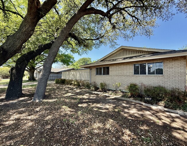 property at 5407 Laurel Lake Dr