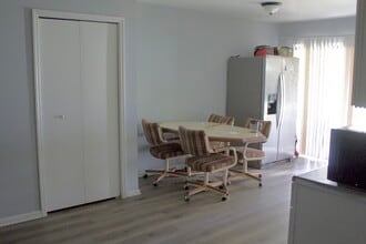 5326 E Whiteway Dr in Temple Terrace, FL - Building Photo - Building Photo