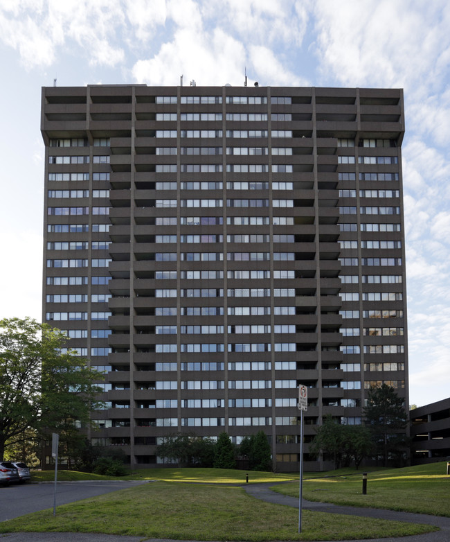 Strathmore Towers South in Ottawa, ON - Building Photo - Building Photo