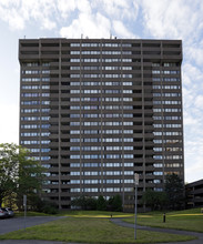 Strathmore Towers South in Ottawa, ON - Building Photo - Building Photo