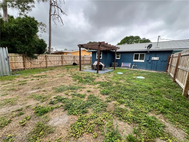 property at 19113-19115 Holly Rd