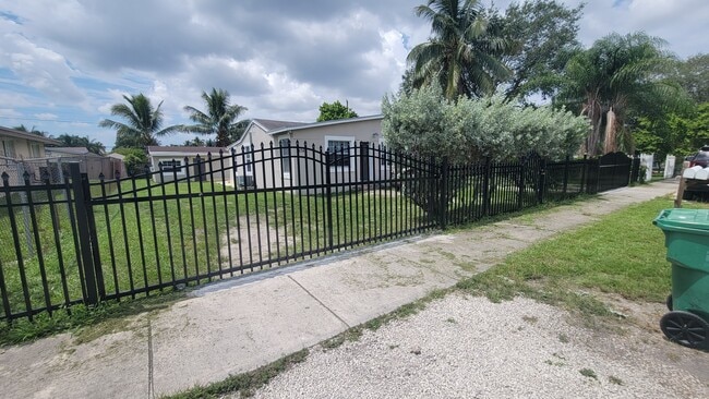 1174 NW 101st St, Unit 2
