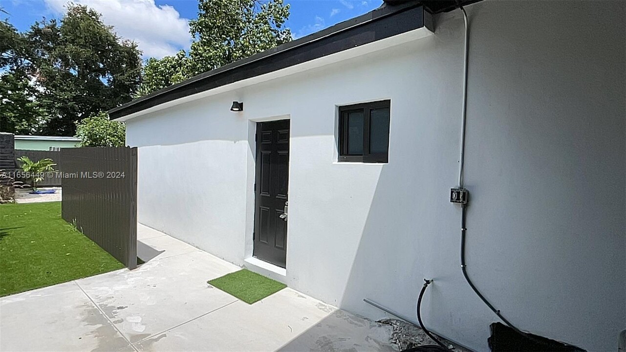 3034 NW 14th Ave in Miami, FL - Building Photo