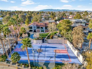 2905 La Mesa Dr in Henderson, NV - Building Photo - Building Photo