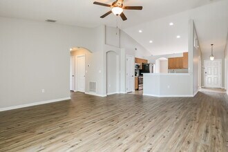 103 Athabasca Dr in Kissimmee, FL - Foto de edificio - Building Photo