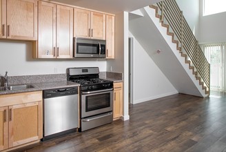6816 Independence Ave in Canoga Park, CA - Foto de edificio - Interior Photo