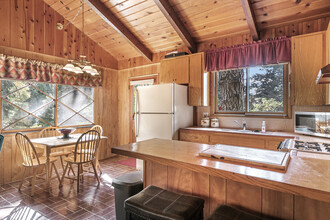 748 Lake Dr in Lake Arrowhead, CA - Building Photo - Building Photo