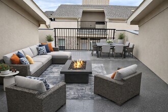 1310 Rancho Mirage Dr in Dallas, TX - Foto de edificio - Building Photo