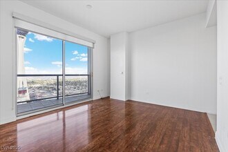 200 W Sahara Ave in Las Vegas, NV - Building Photo - Building Photo