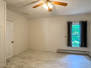 606 S 6th St, Unit 3 in Escanaba, MI - Building Photo - Building Photo