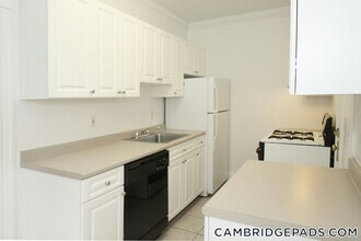 18 Chauncy St, Unit 11 in Cambridge, MA - Building Photo - Building Photo