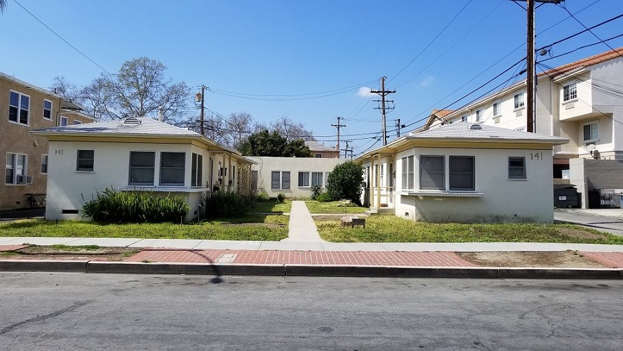 Thomas Terrace in Burbank, CA - Building Photo