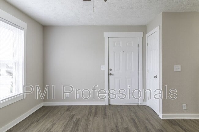 136 Kingsridge Dr in La Vergne, TN - Building Photo - Building Photo