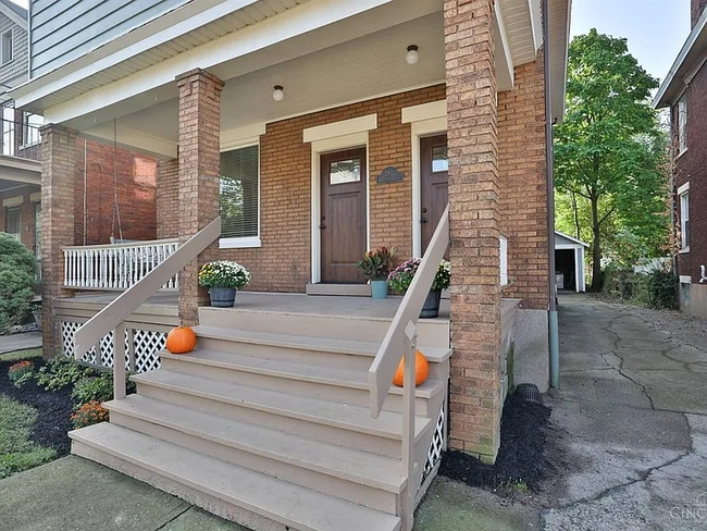 2911 Robertson Ave, Unit Oakley perfect 2 Br in Cincinnati, OH - Foto de edificio - Building Photo