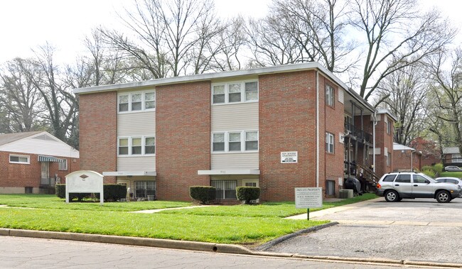 5509-5519 Kennison Ave in Baltimore, MD - Building Photo - Building Photo