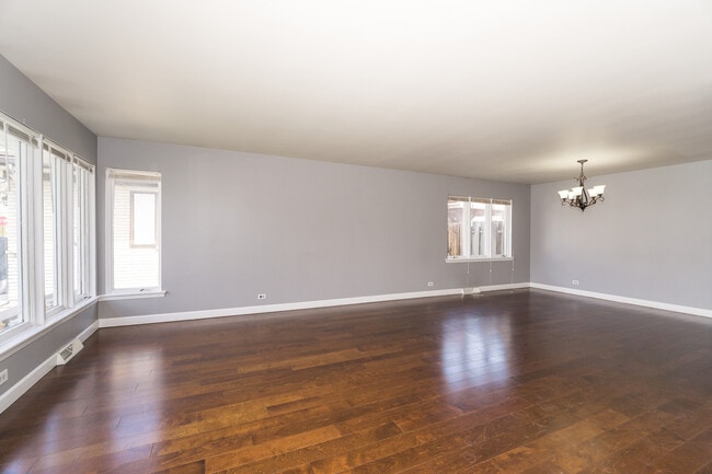 2913 Kensington Ave in Westchester, IL - Building Photo - Building Photo