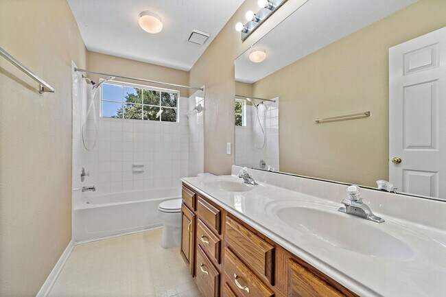 22811 Crested Lark Ct