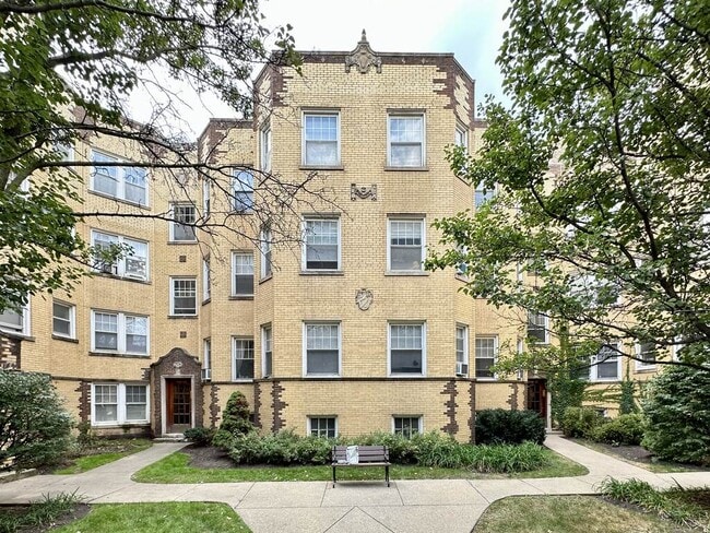 property at 4410 N Rockwell St
