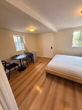 1295 Foothill Dr, Unit Studio in Simi Valley, CA - Foto de edificio - Building Photo