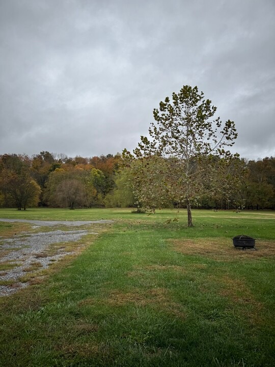 6405 N Pinson Rd in Portland, TN - Foto de edificio