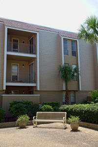 L'Esplanade in Metairie, LA - Building Photo - Building Photo