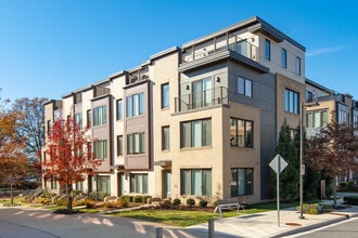 Montgomery Row at Rock Spring in Bethesda, MD - Foto de edificio - Building Photo