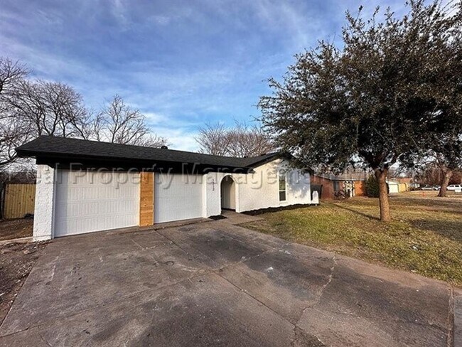 1313 Darlene Ln in Arlington, TX - Building Photo - Building Photo