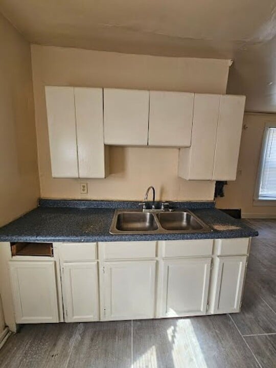 2517 W Garfield Ave in Milwaukee, WI - Building Photo