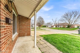 726 Willow Dr in Euclid, OH - Building Photo - Building Photo