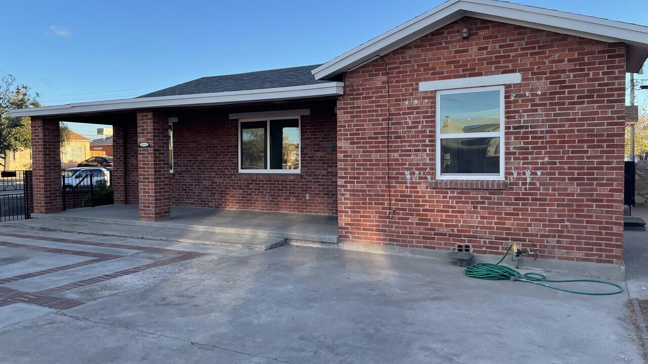 4642 Walter Ln-Unit -1 in El Paso, TX - Building Photo