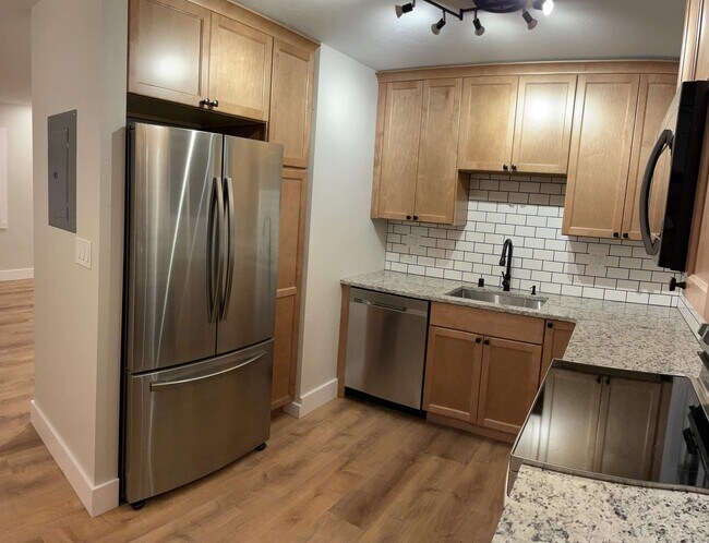1627 Logan St in Anchorage, AK - Building Photo - Building Photo