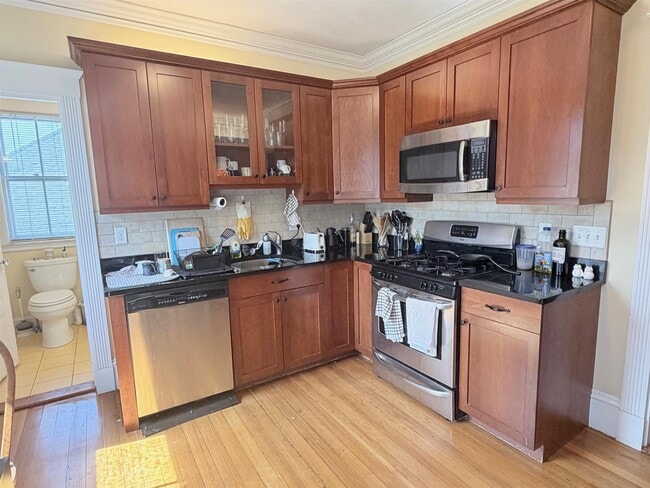 79 College Ave, Unit 3 in Somerville, MA - Foto de edificio - Building Photo