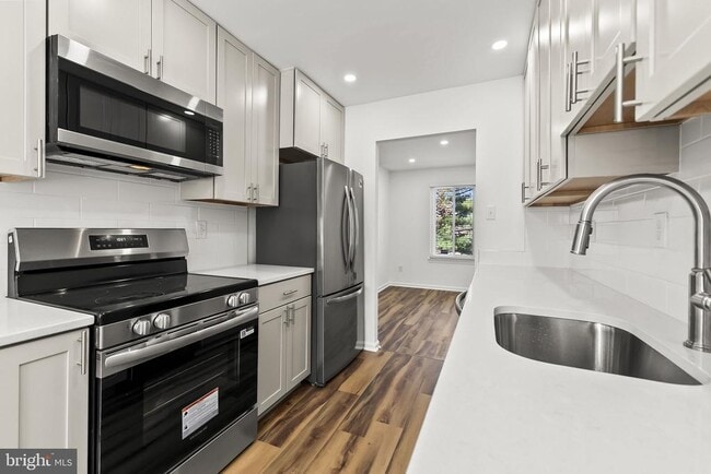 property at 8234 Stationhouse Ct