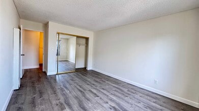 18530 Hatteras St, Unit 330 in Tarzana, CA - Building Photo - Building Photo